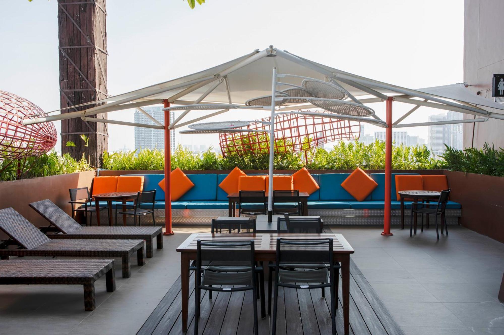 Siam@Siam, Design Hotel Бангкок Экстерьер фото The rooftop bar at the hotel